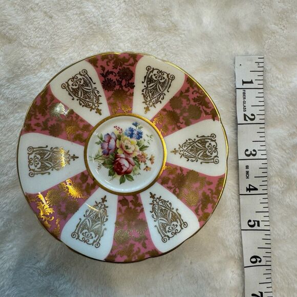 Paragon Fine Bone China Teacup & Saucer, Pink & White w Gilt Designs, Floral - Picture 4 of 12